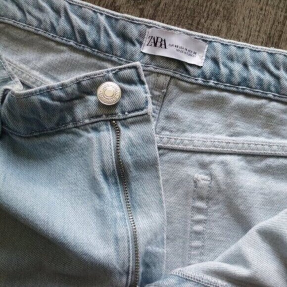 NWT Zara Cut Out Denim Jean Shorts Size 14 Light Blue Wash Distressed - Picture 2 of 4